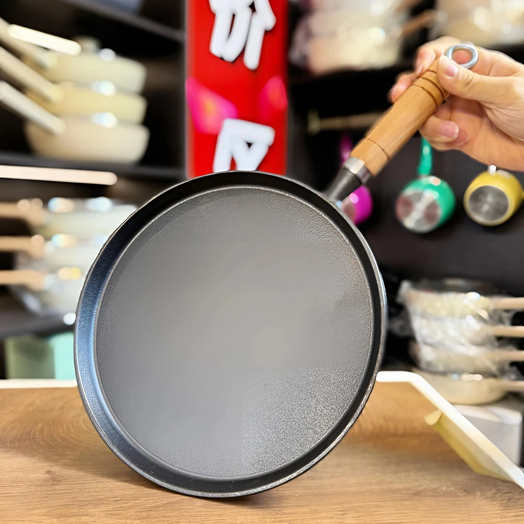 铸铁直径20cm圆形煎锅无涂层实木把手 均匀导热