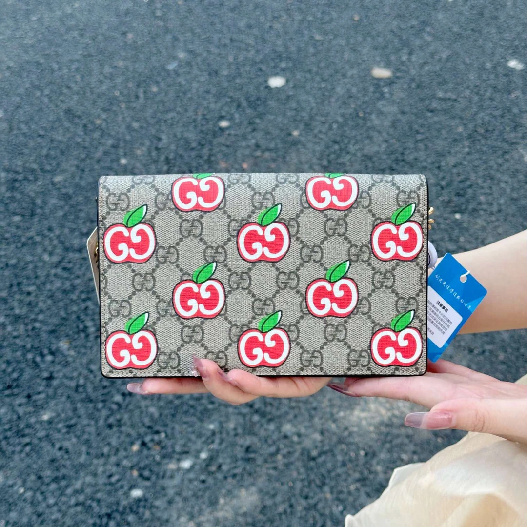 99新 GUCCI/古驰 珍甄 闲置樱桃woc斜挎包 全套 公价7200 56233