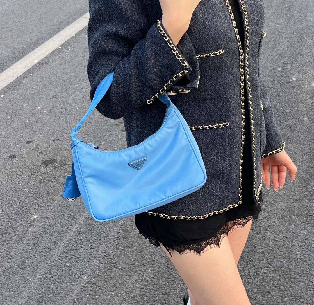 95新 Prada/普拉达 珍甄 蓝色hobo单肩包 82728