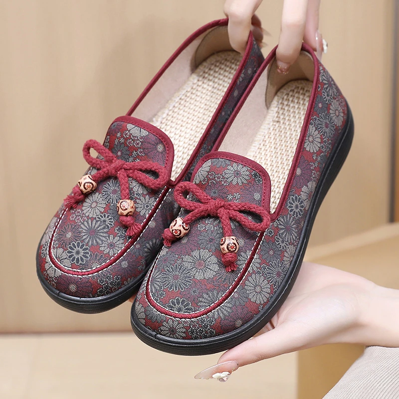 2024春秋新款老北京布鞋女软底防滑一脚蹬奶奶鞋百搭超轻休闲女鞋