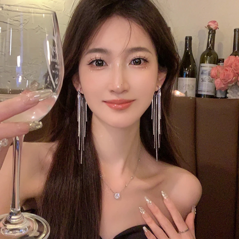 铜合金耳饰 长款流苏耳环小众设计感高级轻奢耳钉女简约气质耳饰