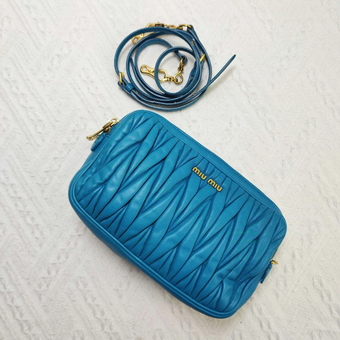 99新 MIU MIU/缪缪 女士时尚百搭轻奢简约相机包单肩斜挎二奢包包