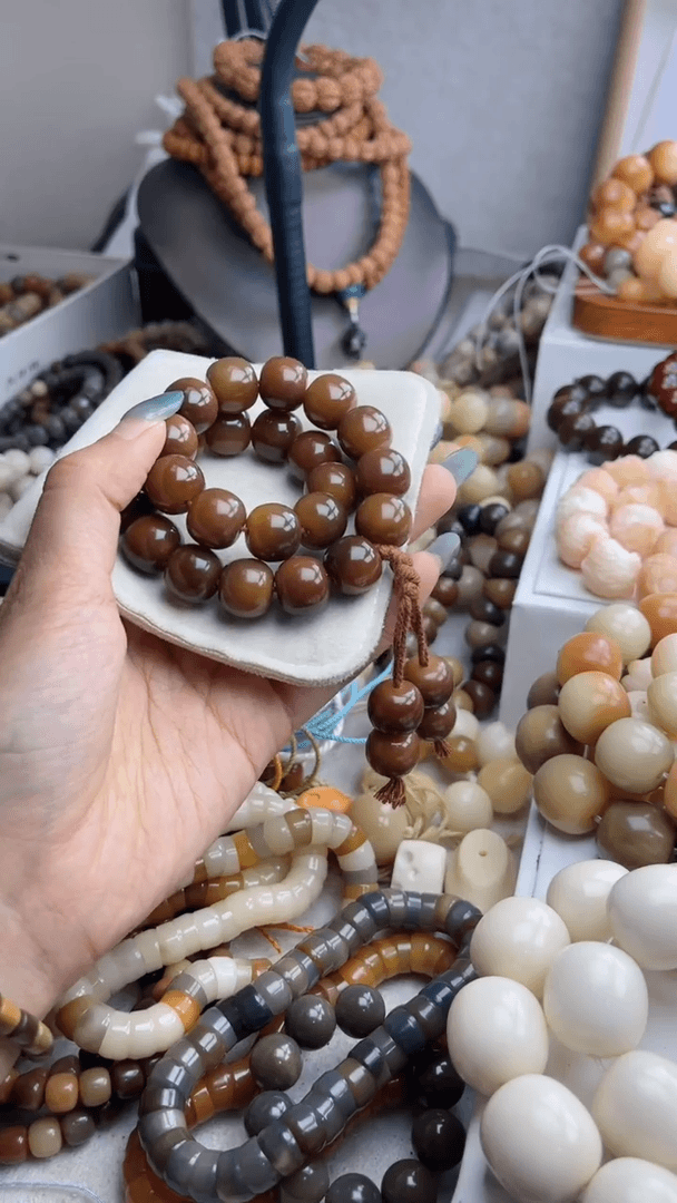 【闪购商品】菩提根/象牙果吊坠玉化精工14mm手持微瑕不补籽L789