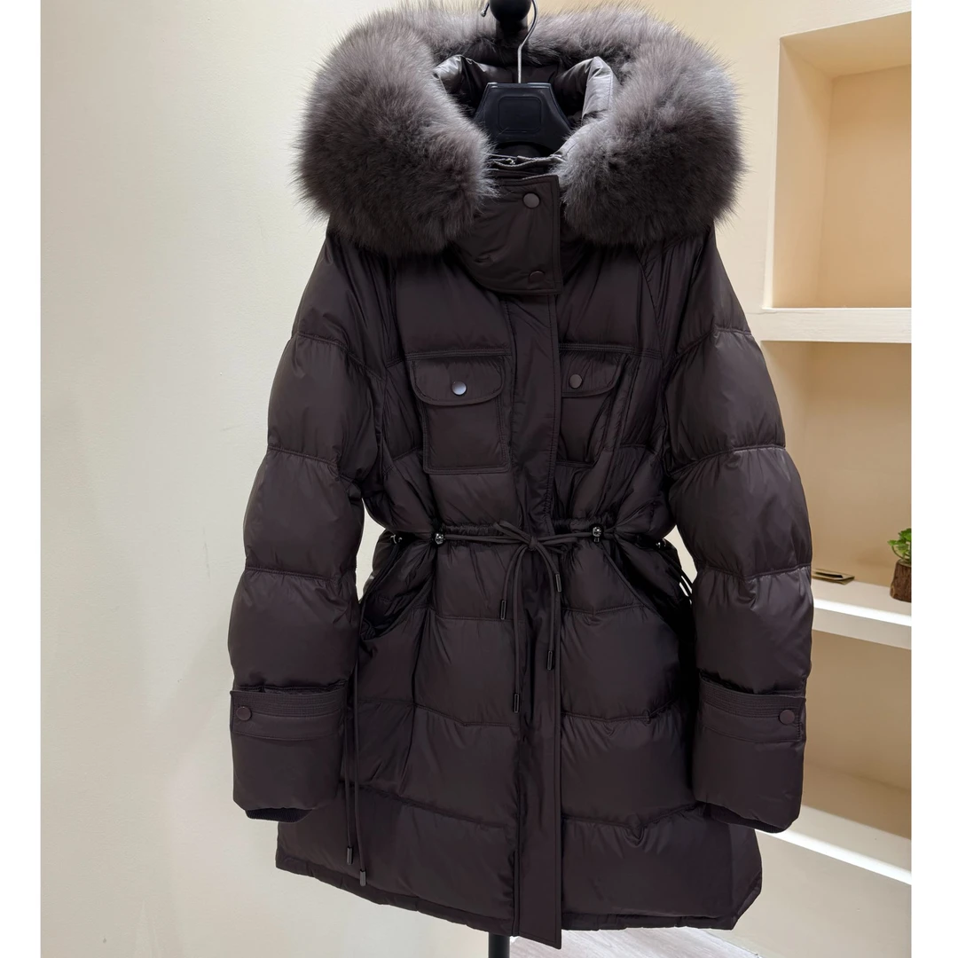 新款白鹅绒羽绒服狐狸超大毛领外套女士洋气时尚