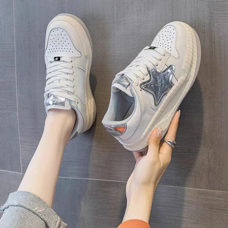 2024年早春新款星星真皮百搭板鞋