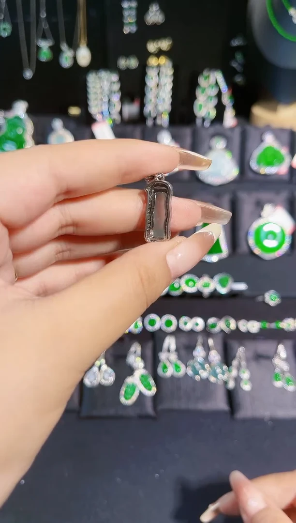 【闪购商品】翡翠吊坠(不含链)未镶嵌吊坠