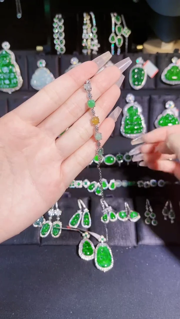 【闪购商品】翡翠颈饰未镶嵌手链