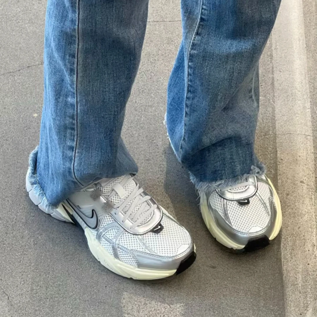 NIKE/耐克【商场同款】夏日户外女子V2K透气跑步运动鞋FD0736100