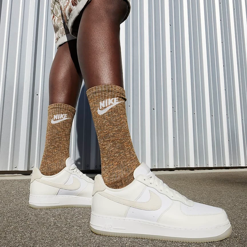 NIKE/耐克男士Nike Air Force 1 '07 LV8空军低帮板鞋FN5832100