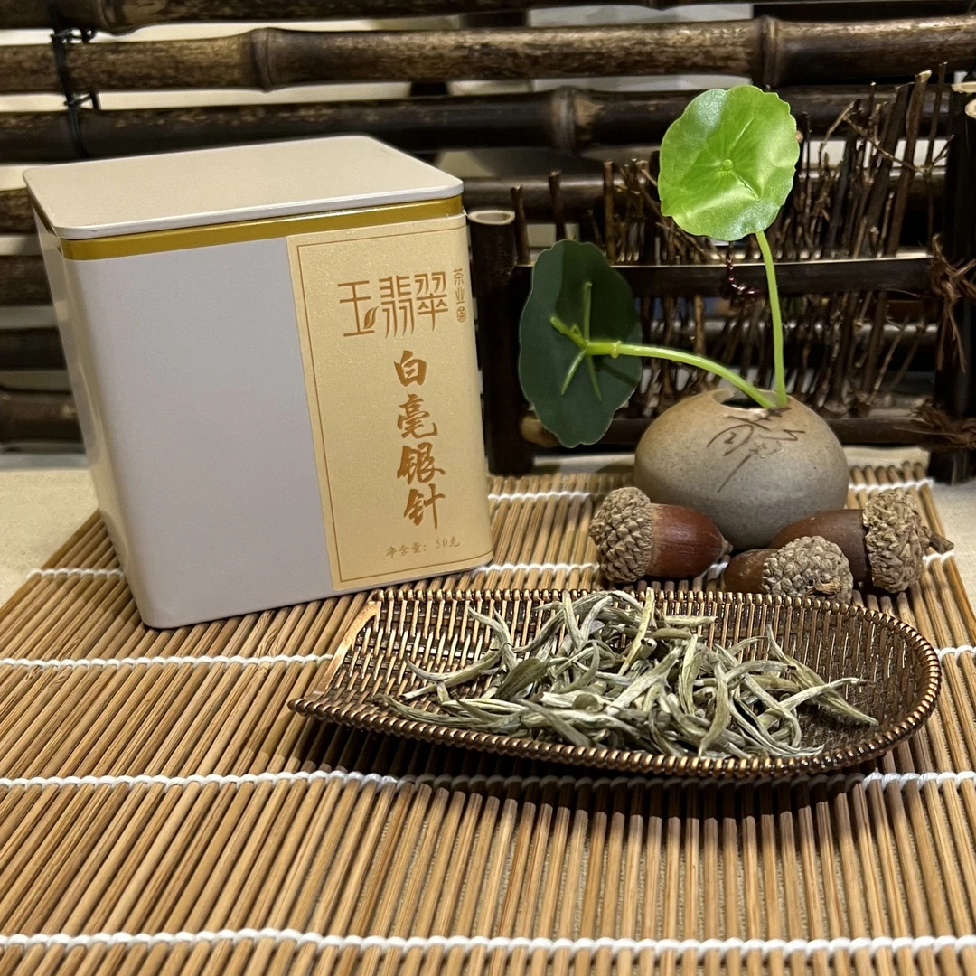 玉翡翠云南普洱白毫银针景谷大白茶冷泡茶玉翡翠茶业罐装生茶