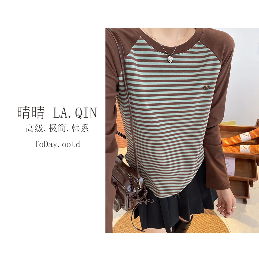 晴晴家-【原宿条纹】秋冬时尚百搭左胸扣子拼袖撞色条纹打底衫-9032