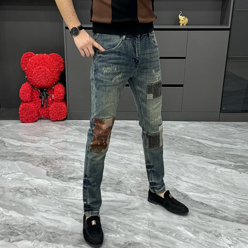 潮牌拼接牛仔裤男秋季韩版百搭帅气修身小脚裤复古补丁破洞直筒裤