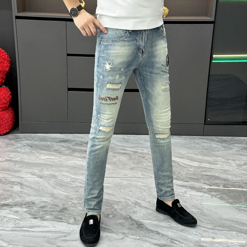 欧货高端刺绣牛仔裤男春季潮牌个性破洞修身小脚裤帅气百搭直筒裤