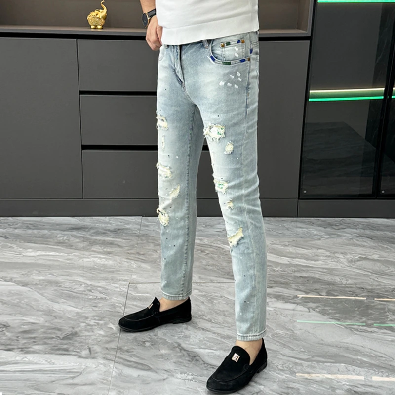 春秋浅色牛仔裤男欧货设计感修身弹力小脚裤高级感泼墨破洞九分裤