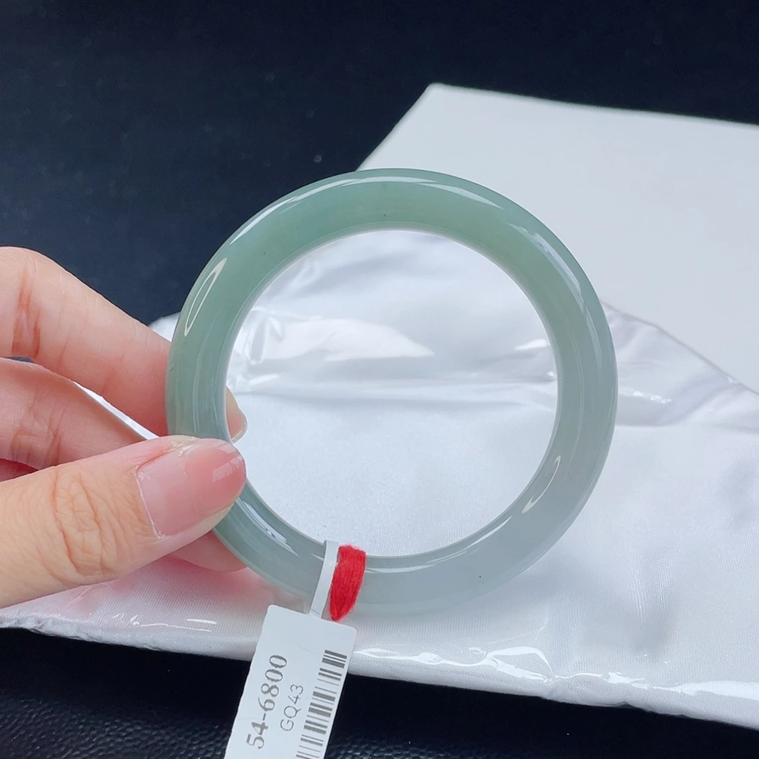 翡翠手镯未镶嵌翡翠