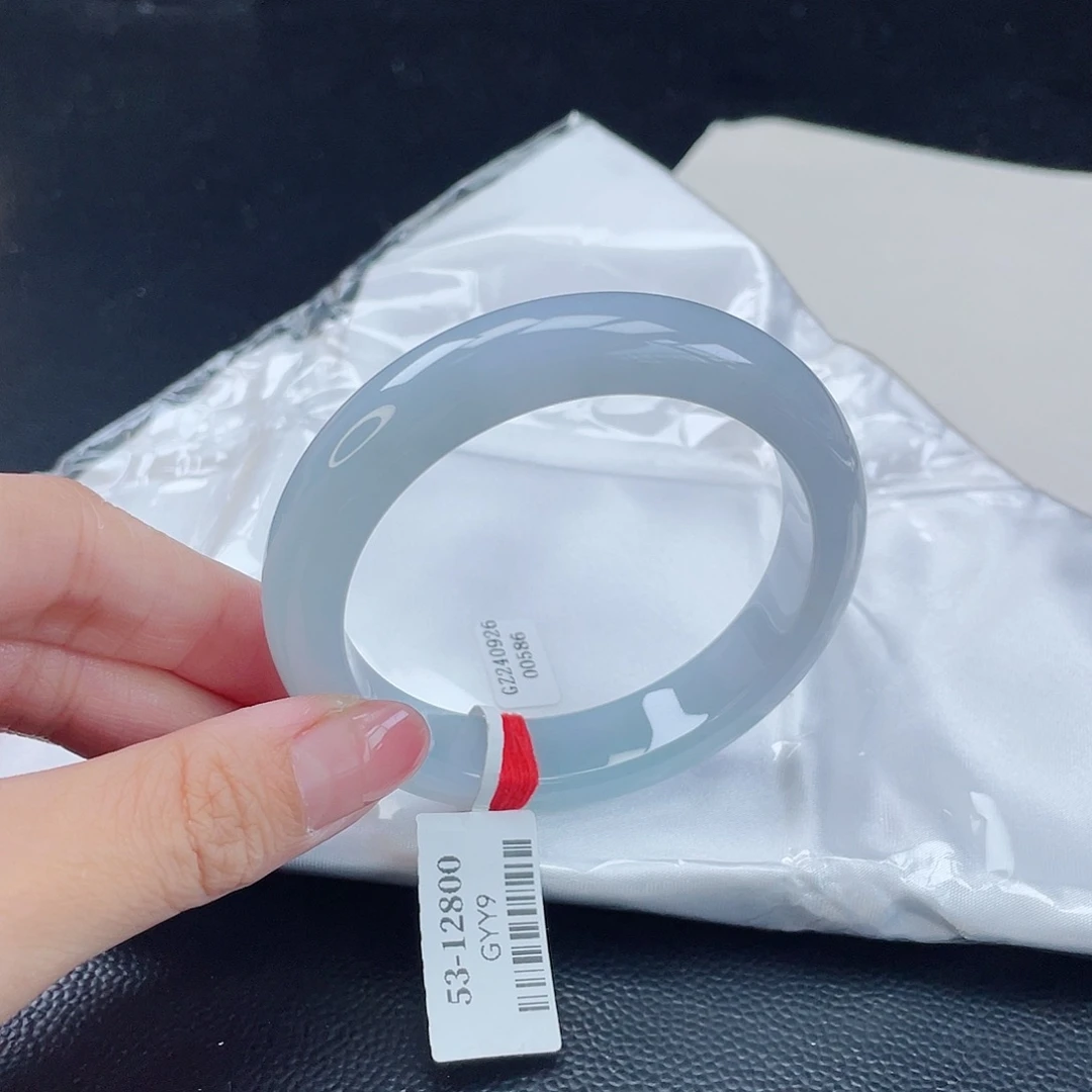 翡翠手镯未镶嵌翡翠