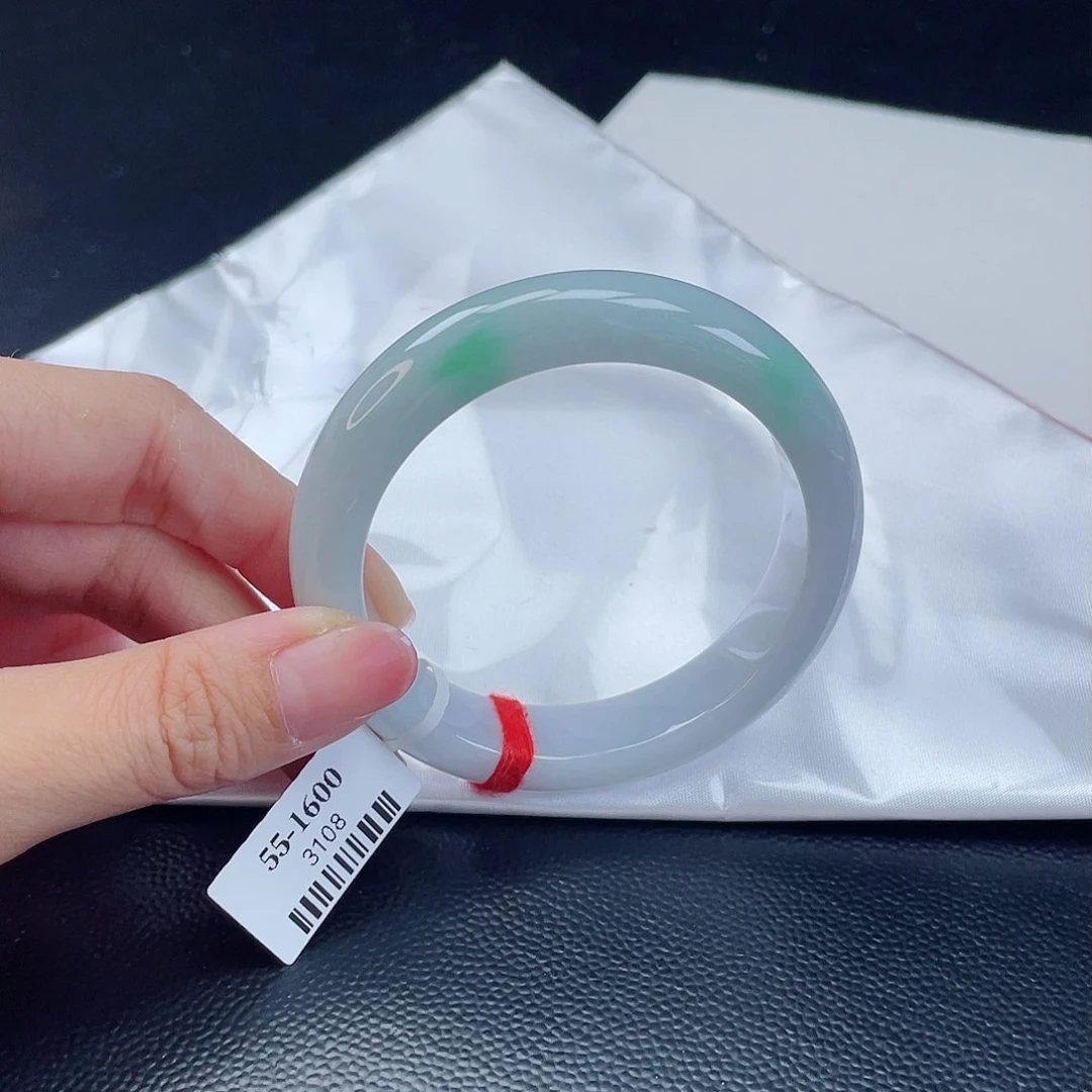 翡翠手镯未镶嵌翡翠