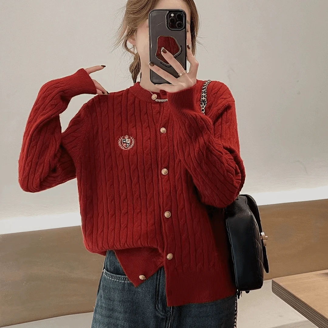 麻花刺绣毛衣针织纽扣开衫2024秋季新款百搭上衣显瘦圆领秋冬外套