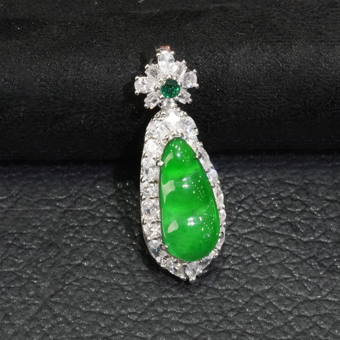 【中国好珍宝】天然A货翡翠豆子吊坠翡翠吊坠气质精致满色多样性发