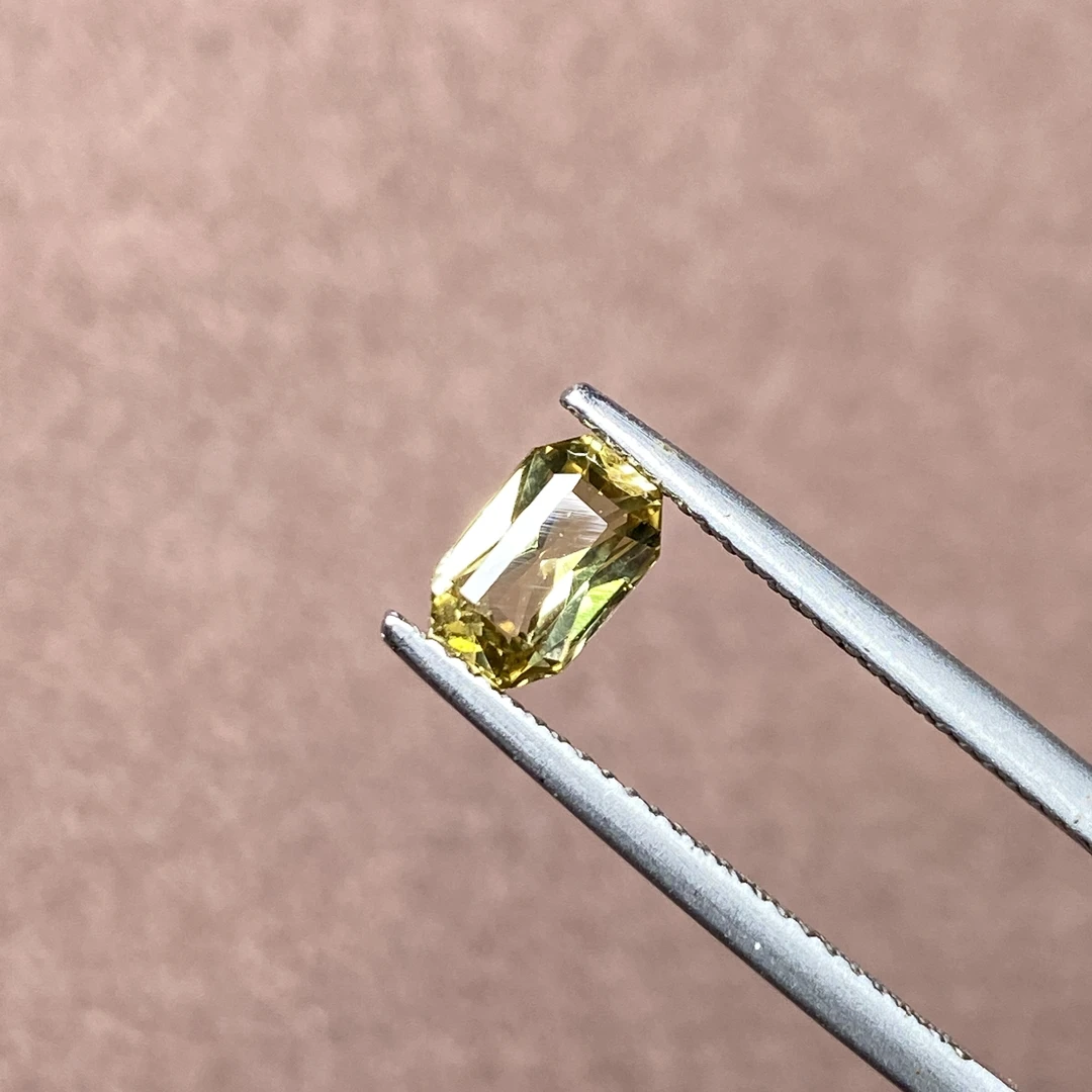 22J513 金绿宝石 1.3克拉