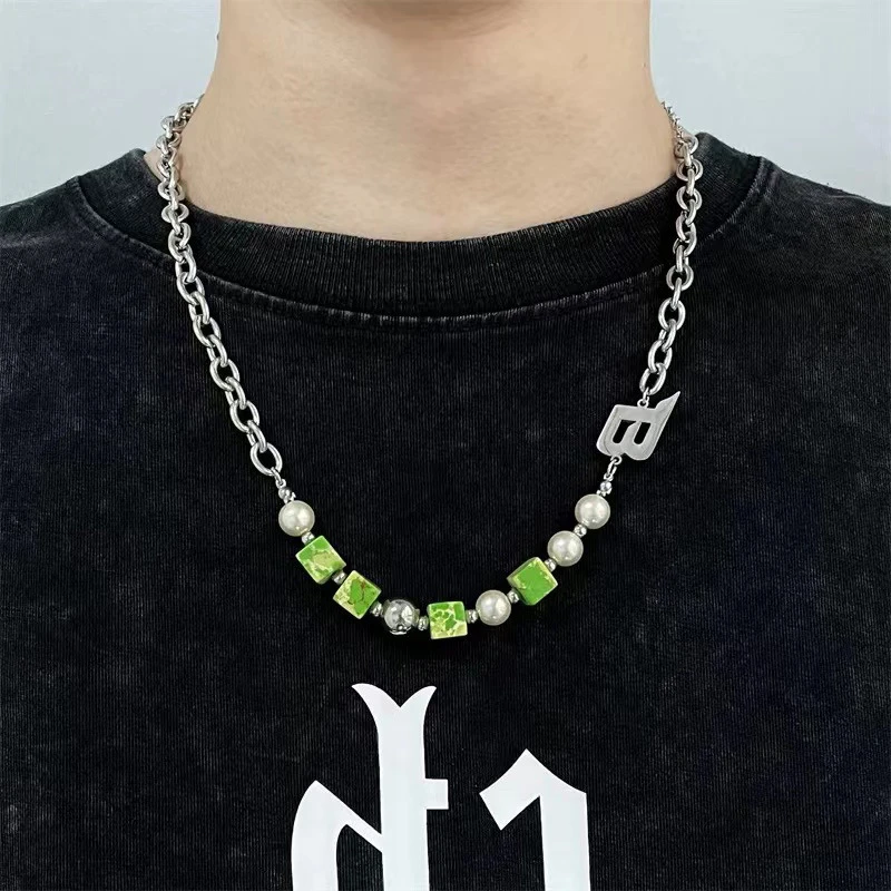 绿色串珠拼接字母项链男潮酷轻奢小众设计感嘻哈情侣配饰