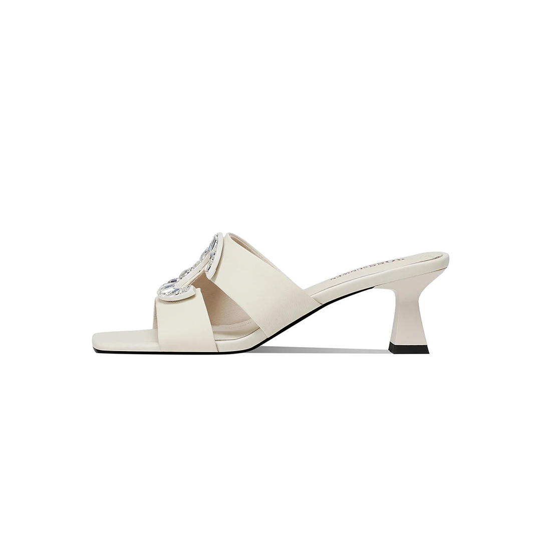 新凉鞋时尚百搭夏季外穿粗跟网红舒适法式方头中白色女士春夏中跟