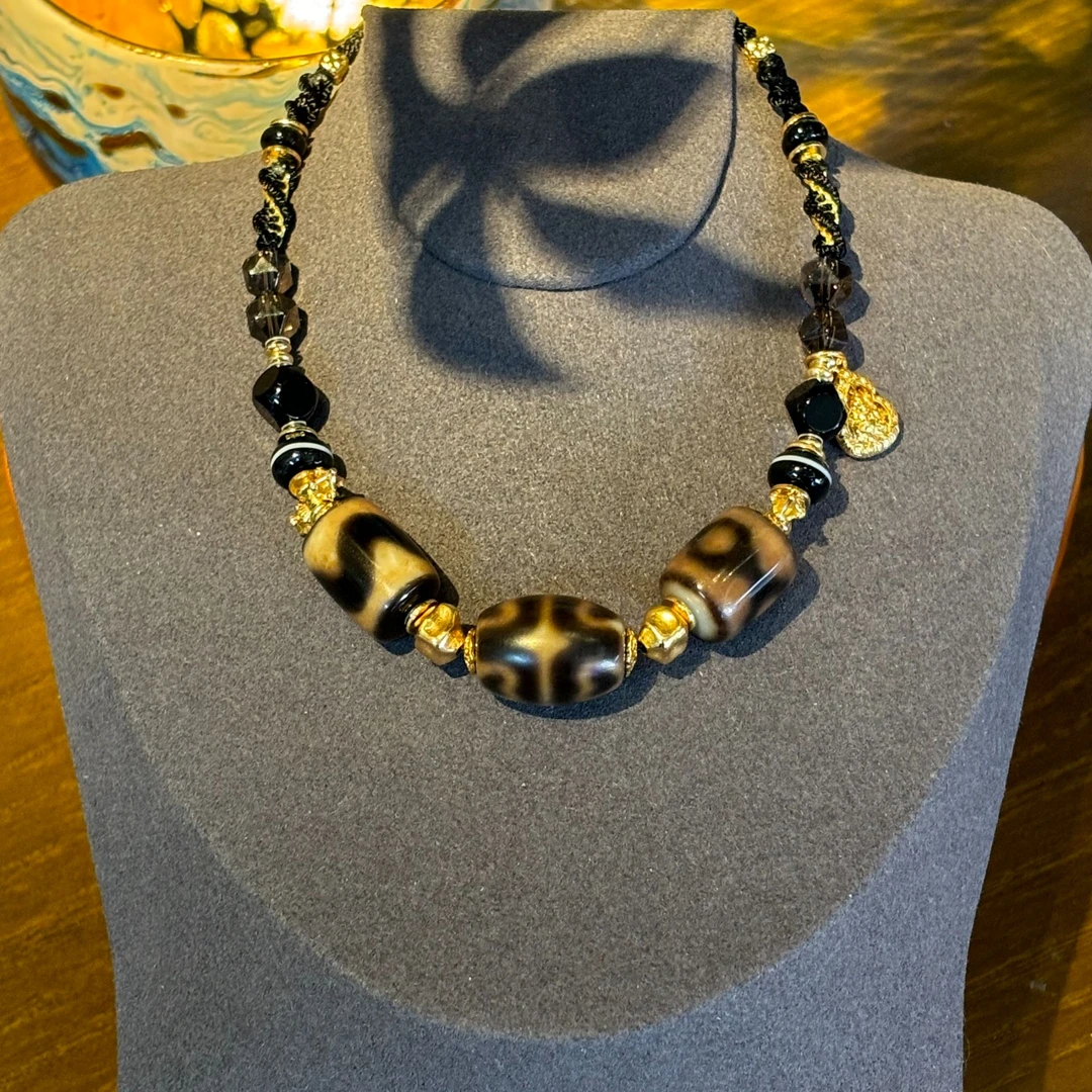 壹加小羊|行运黑金六瓣莲心多宝锁骨链