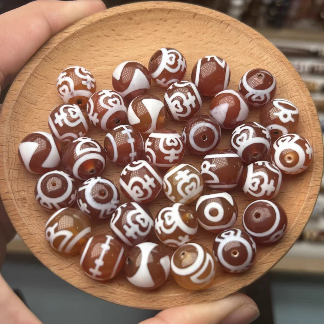 藏传红肉瓷白亮面玛瑙小圆珠天珠12㎜（此链接为2粒价格）。