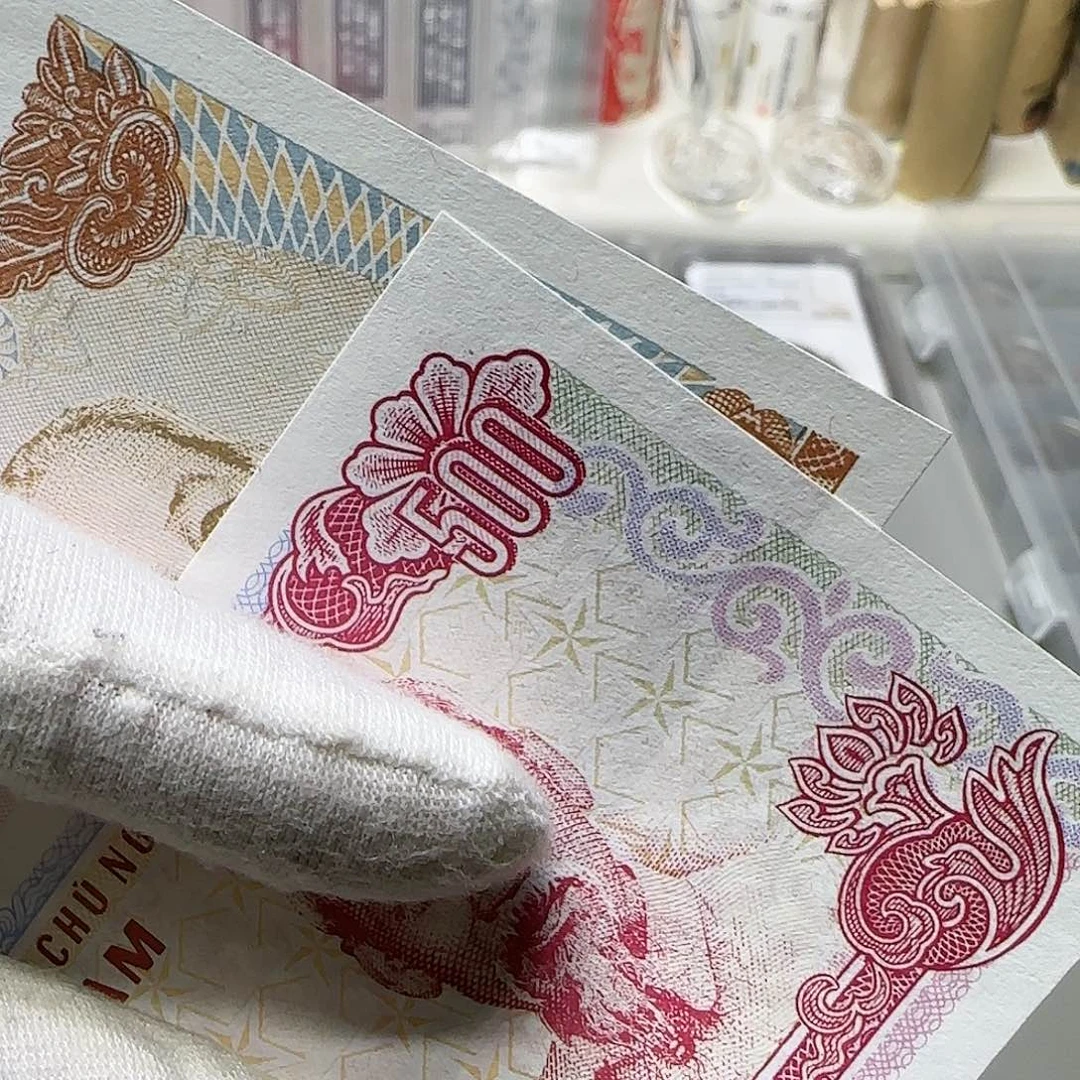 两张外钞特价福利出特价福利