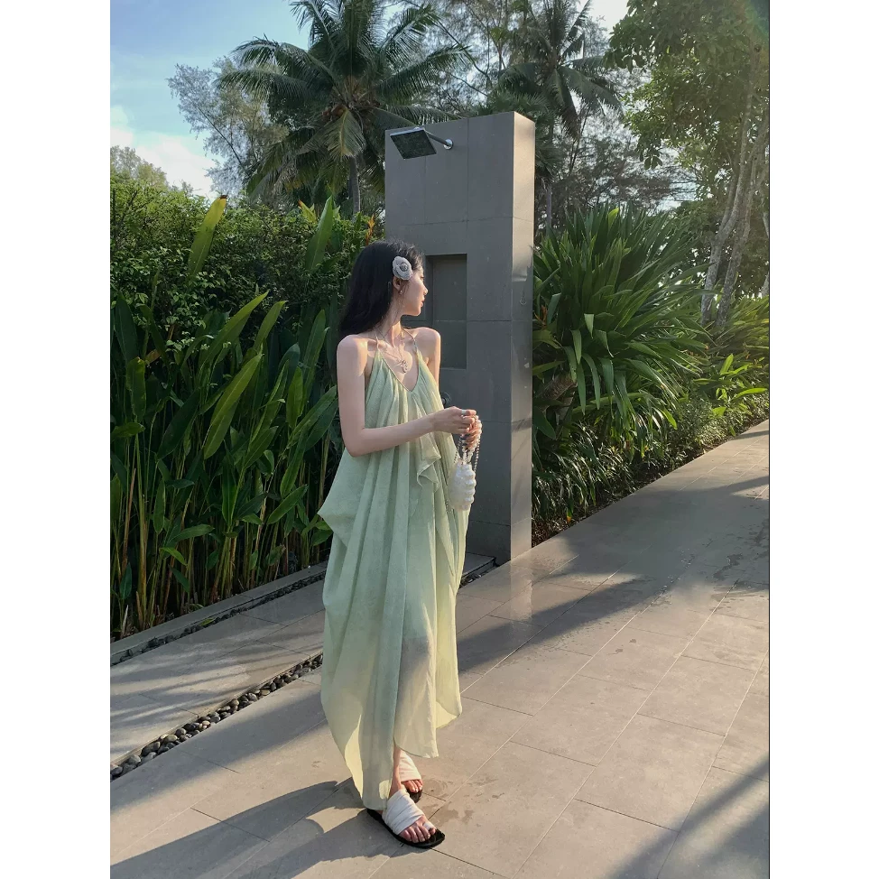 8300绿色v领不规则吊带连衣裙女宽松露背系带海边度假风夏季长裙