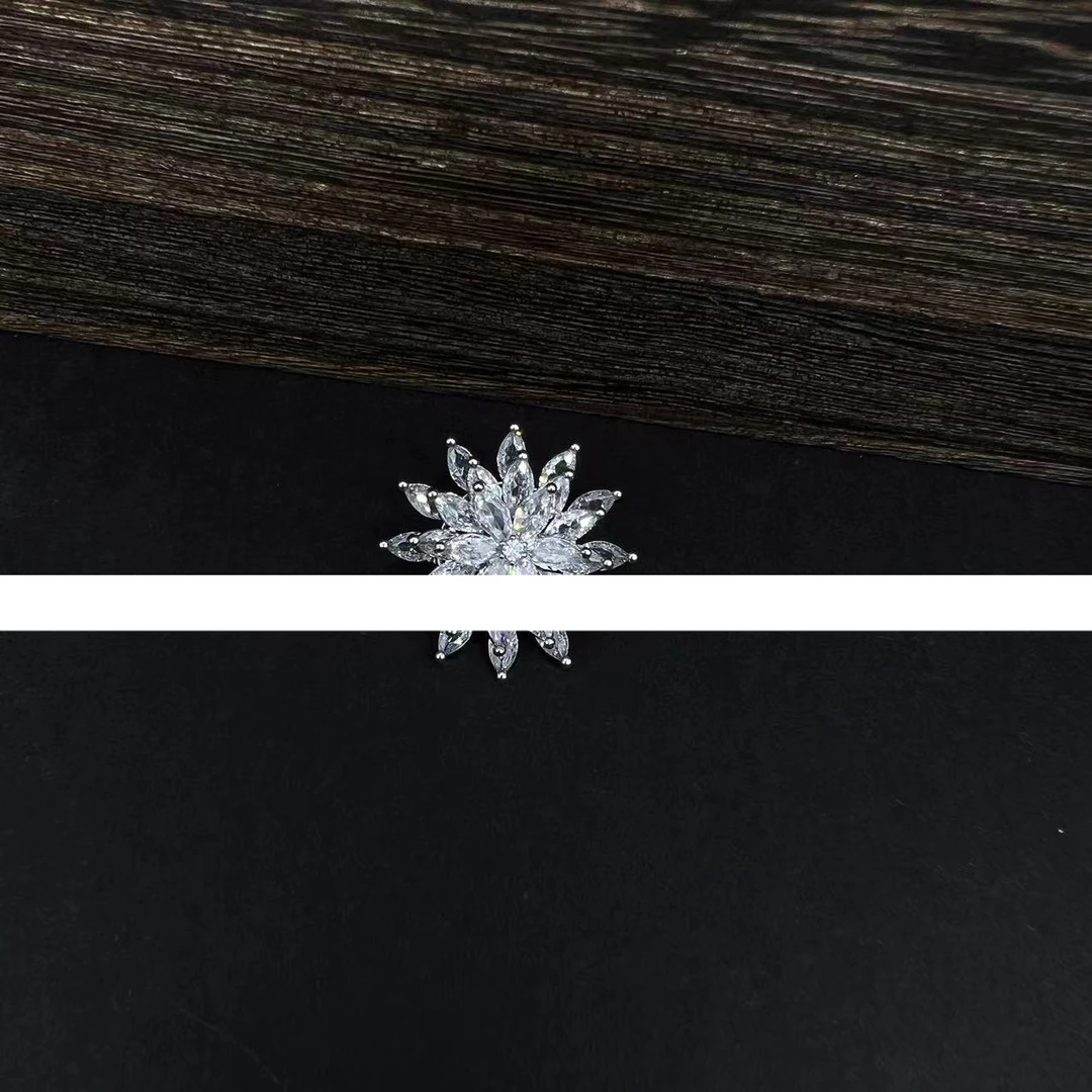 铜合金合成锆石胸针 3913三层银雪花闪耀星空胸针JSA0001-3913