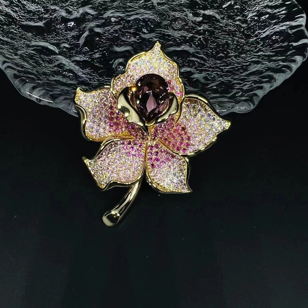 铜合金合成锆石胸针 1390紫色钻钻海棠花荷花-胸针8LXT1390-1H