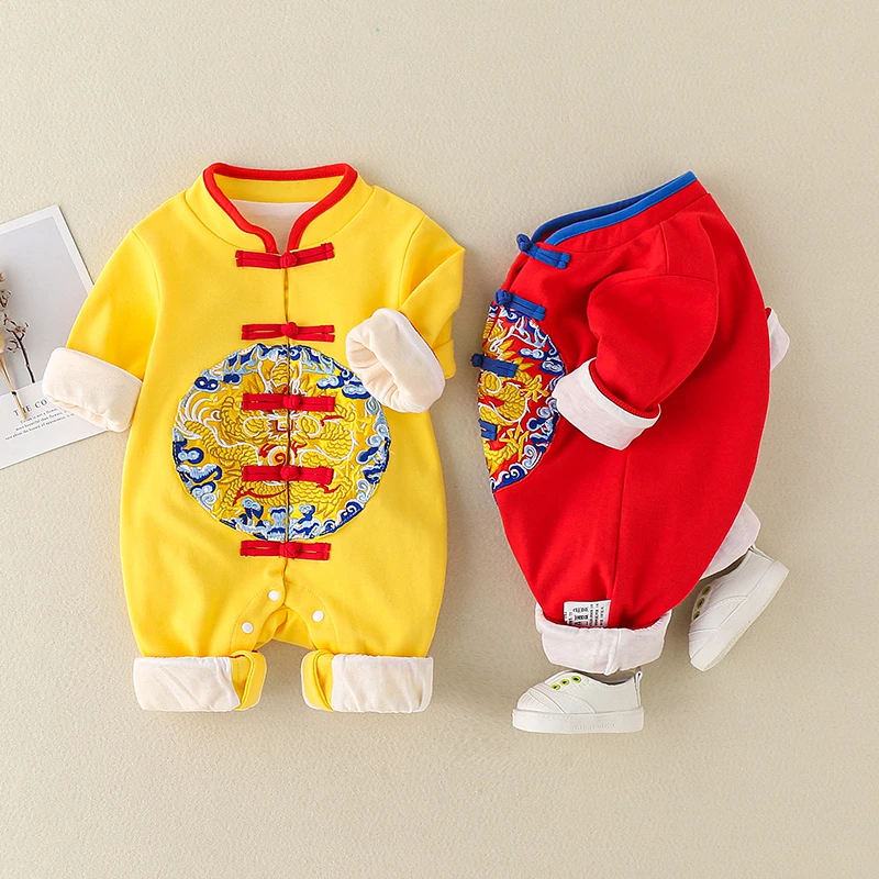 新生婴儿春秋季连体衣中国风锈龙盘扣黄马褂复古宝宝衣服百天爬服