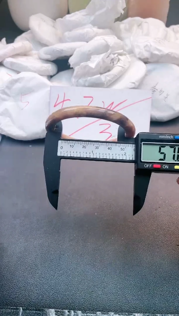 【闪购商品】石英质玉手镯未镶嵌天然玉石微瑕440