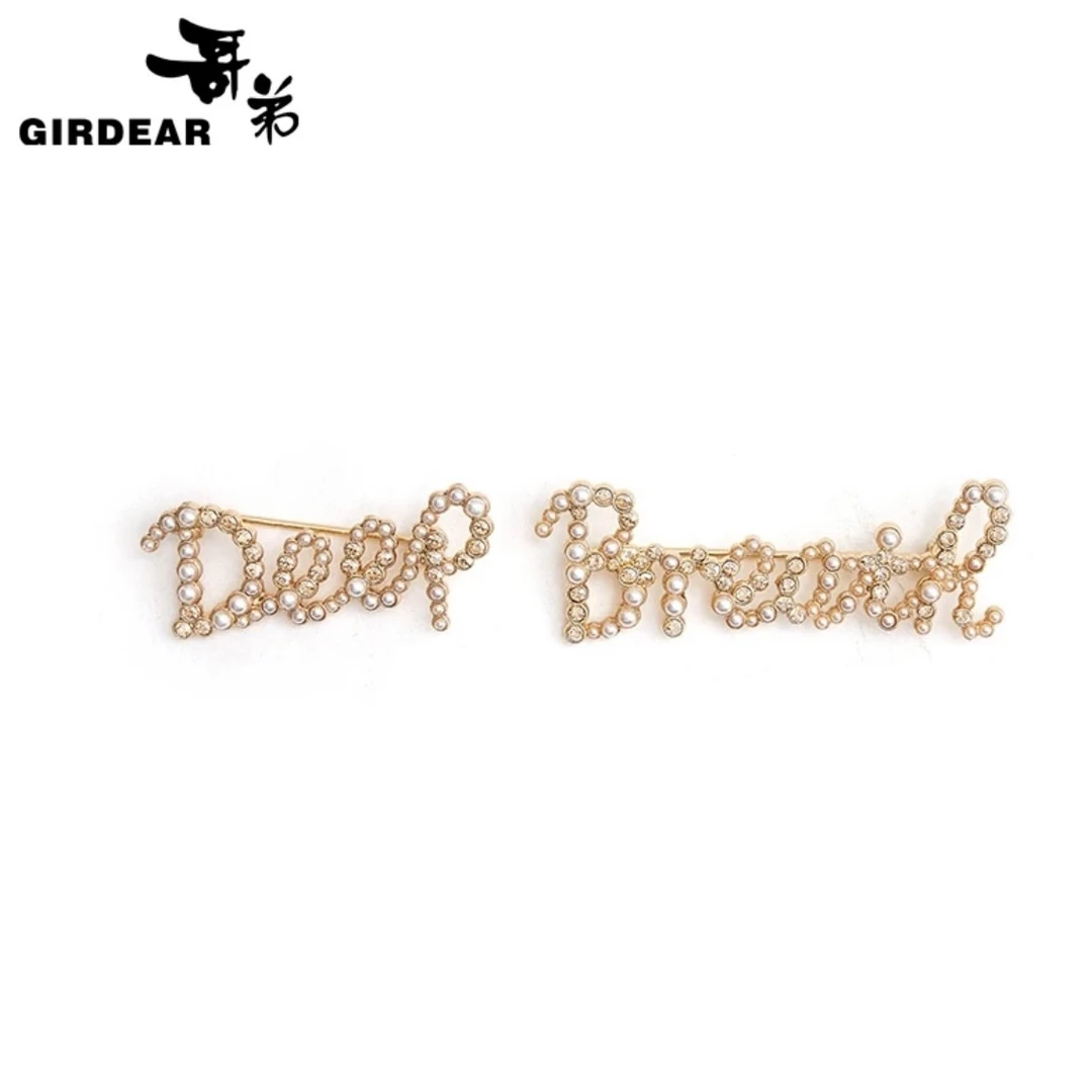GIRDEAR/哥弟 铜合金玻璃胸针 1900188 精致时尚轻奢字母胸针