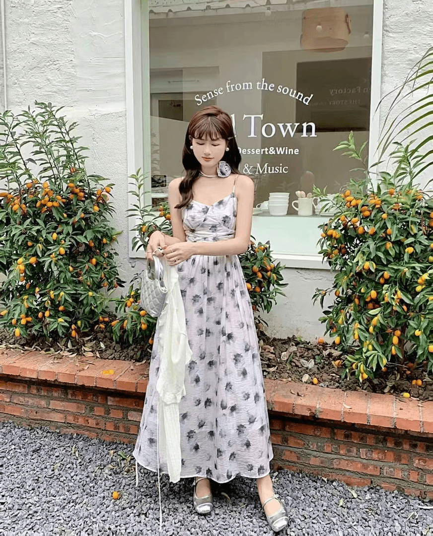 001夏季法式高级感气质碎花裙吊带裙女挂脖收腰显瘦长裙温柔风