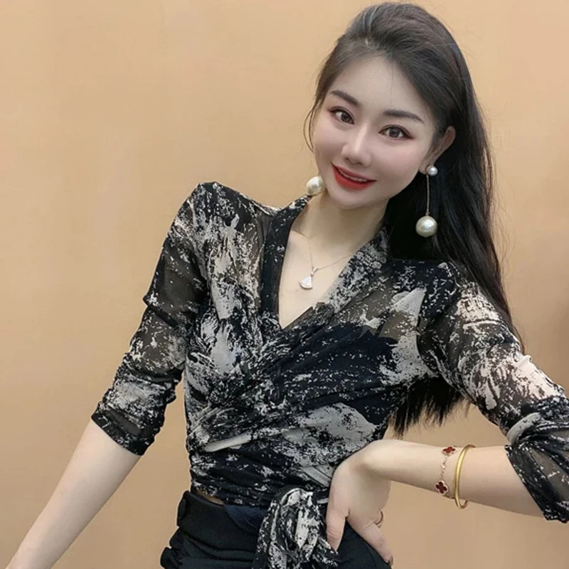 防晒衫女人味气质薄款微透绑带收腰V领豹纹网纱上衣打底衫长袖T恤