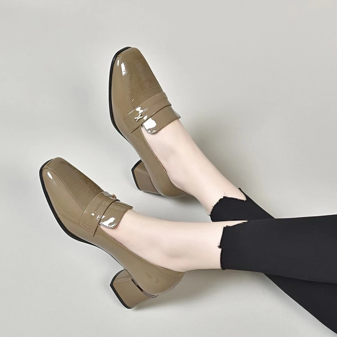 2025新款春季低跟漆皮单鞋粗跟乐福鞋真皮英伦风小皮鞋一脚蹬女鞋