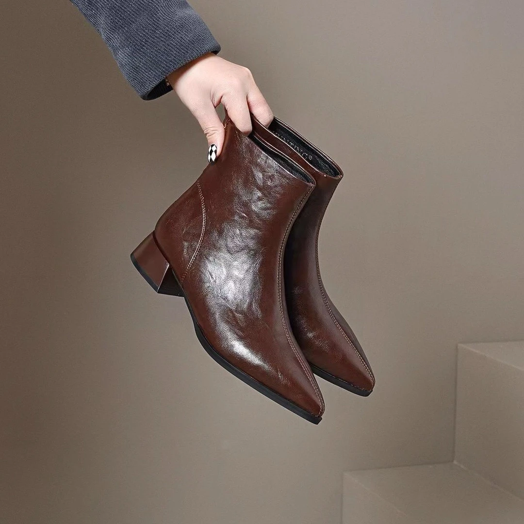 真皮尖头短靴女粗跟2025新款棕色软底马丁靴加绒秋冬季棉皮鞋中跟