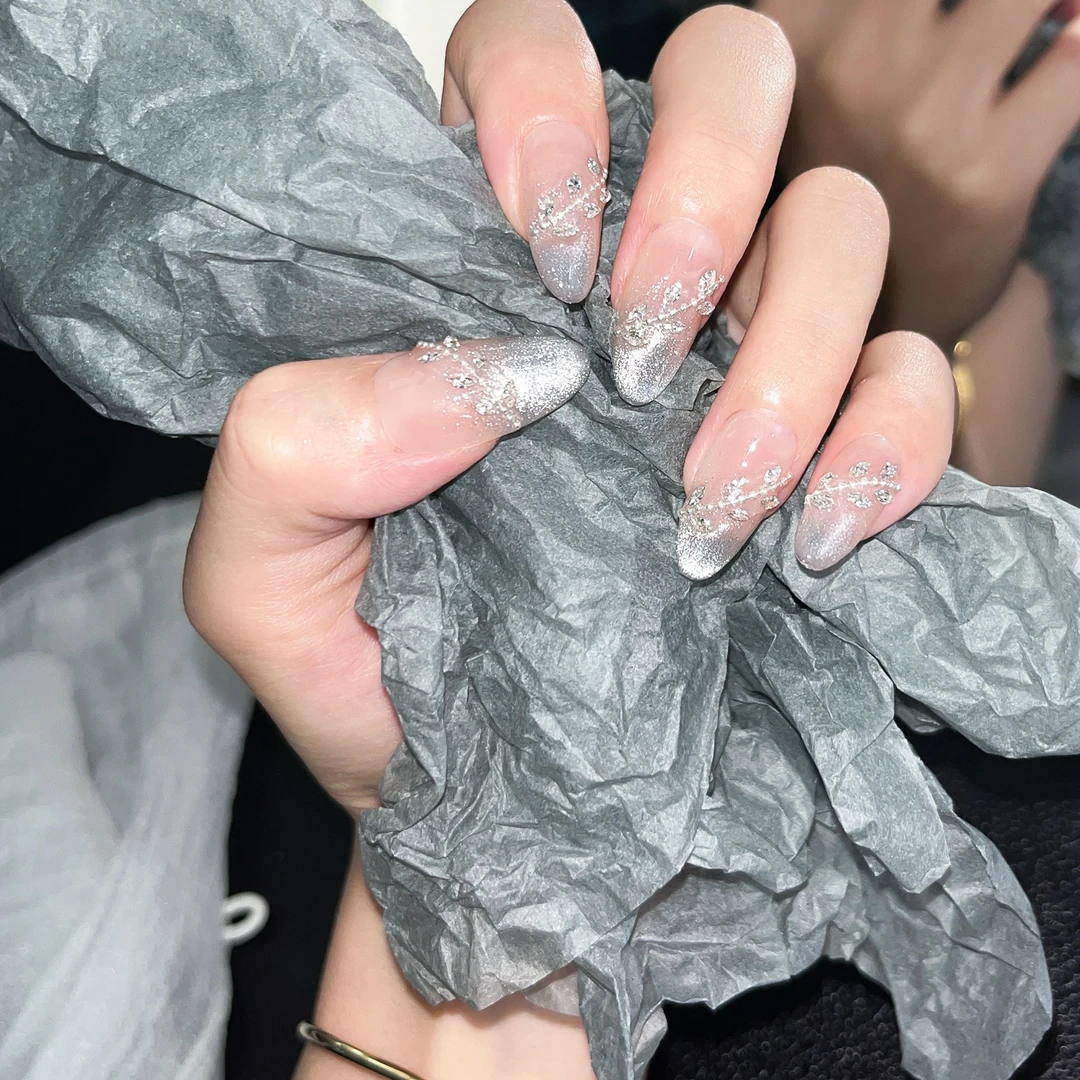 [月桂美人]纯手工穿戴甲细闪渐变猫眼满钻藕粉锆石显白可拆卸美甲