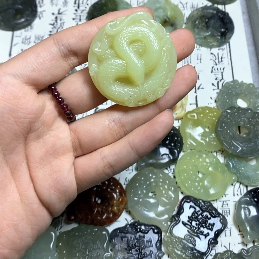 【闪购商品】蛇纹石玉颈饰未镶嵌