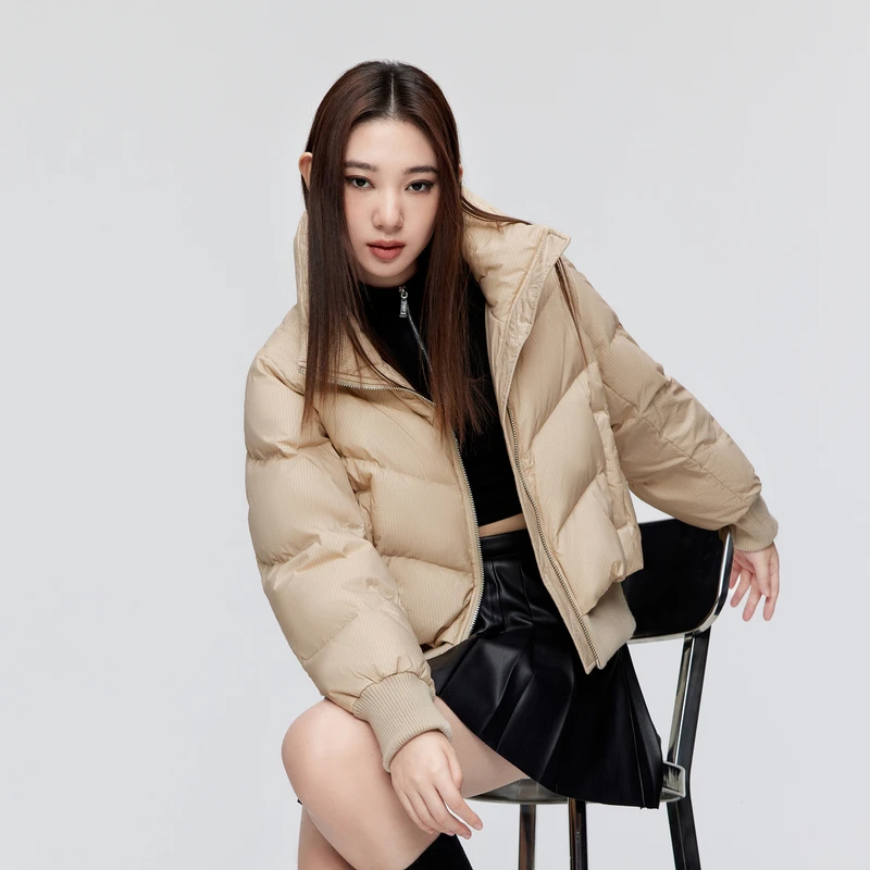 波司登女黑金系列格雷系穿搭龙年战袍短款羽绒服5274