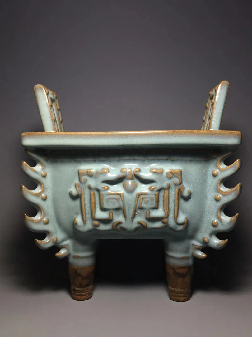 钧窑兽面方鼎，漂亮