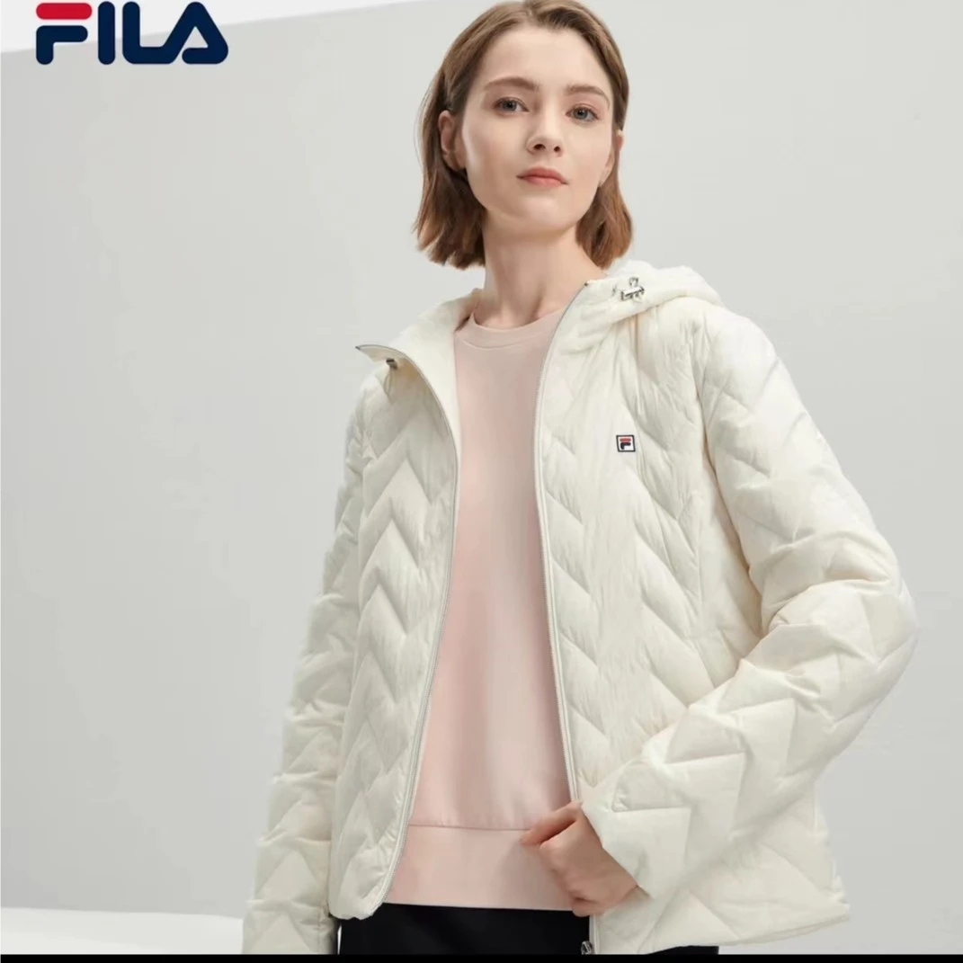FILA/斐乐 秋冬女款舒适女士连帽时尚休闲轻薄羽绒服 F11W341902F