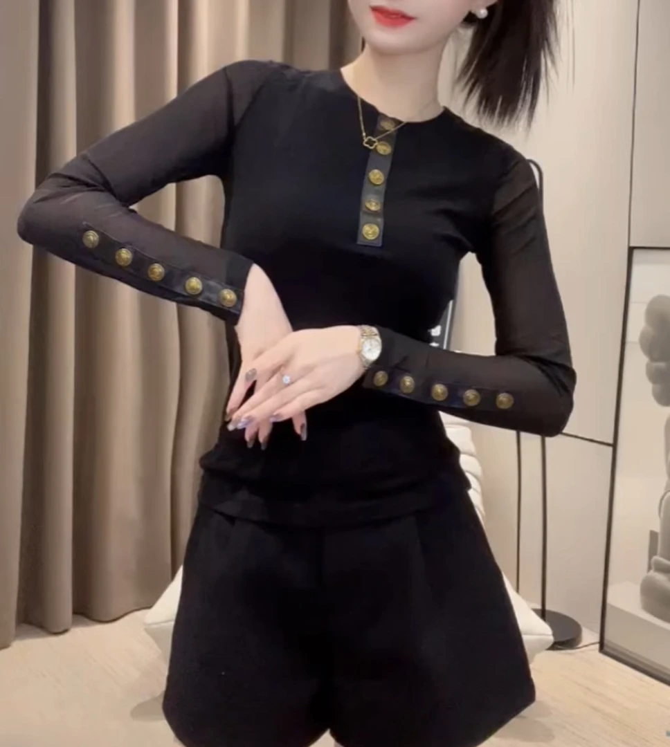 多粒扣圆领长袖打底衫【好物推荐】