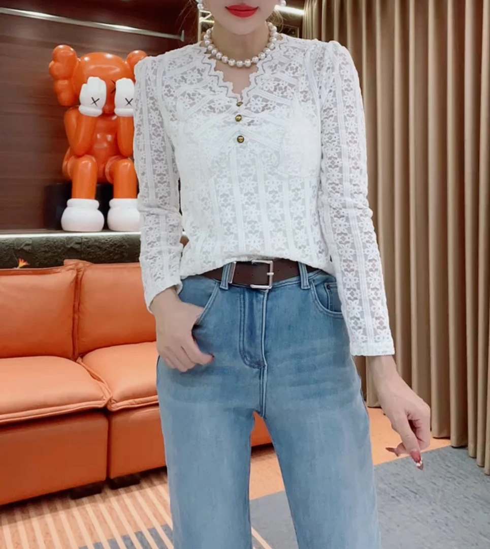 简约V领长蕾丝打底衫【好物推荐】