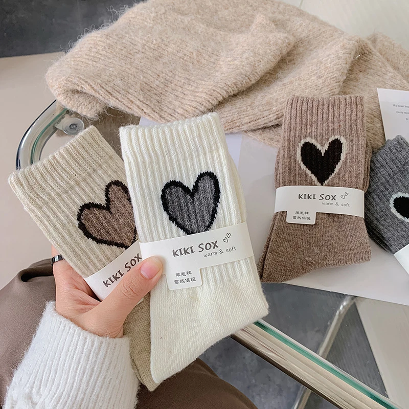 新款爱心羊毛袜女秋冬款加厚保暖长袜日系ins潮休闲羊绒中筒袜子
