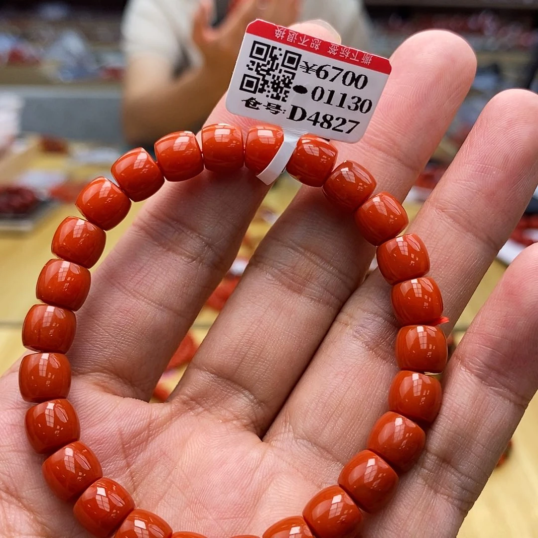 南红玛瑙多样性发一。  尺寸8m m未镶嵌