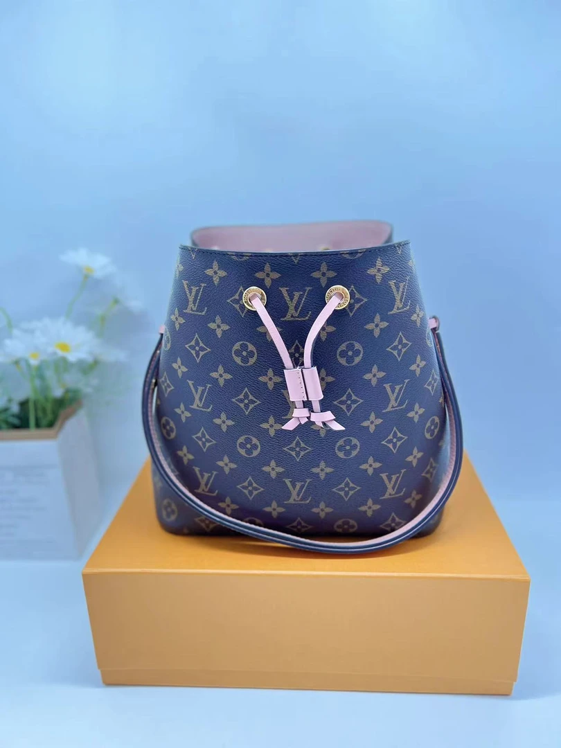 99新 LouisVuitton/路易威登 98新/水桶包/粉水桶