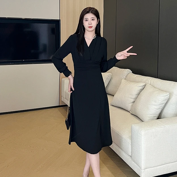 微胖气质内搭连衣裙初秋长袖显瘦法式赫本风包臀收腰小黑裙DM322